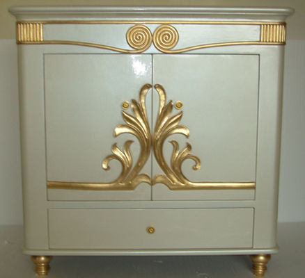 Gabinete de madera tallado de oro del pecho