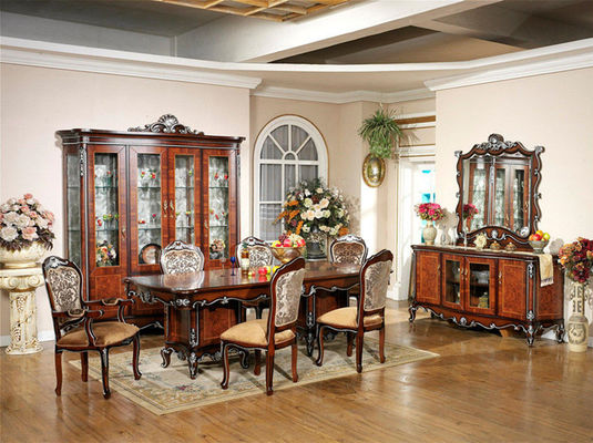 Mesa de comedor y sillas del vintage